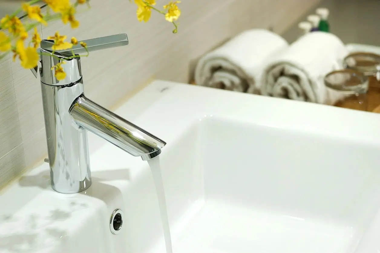 Washbasin and faucet in bathroom